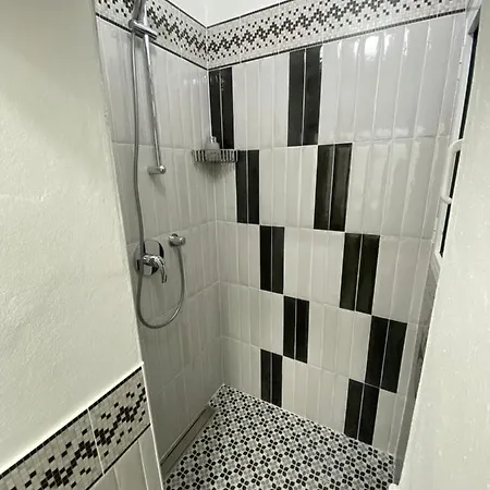 Appartement 8+8 Con Garage