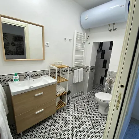 8+8 Con Garage Apartment Livorno