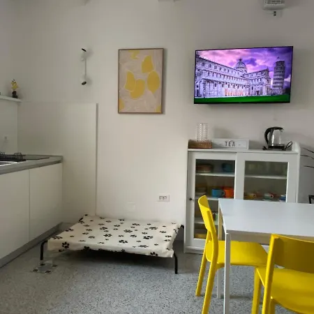 Apartment 8+8 Con Garage Livorno