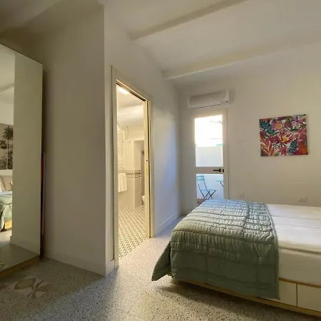 8+8 Con Garage Apartment Livorno
